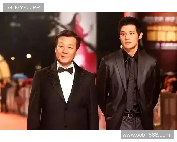 足球明星同框帅气瞬间大集合展现球场魅力与友谊的完美时刻