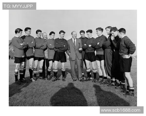 黑白摄影中的足球明星魅力展现与经典瞬间回顾 黑白摄影中的足球明星魅力展现与经典瞬间回顾